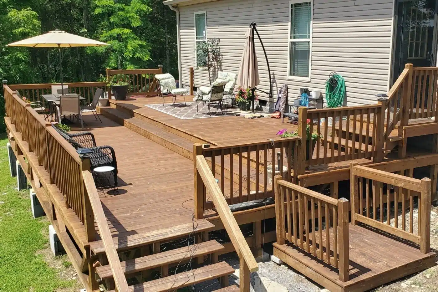 Multi-level composite deck with built-in seating and cable railing