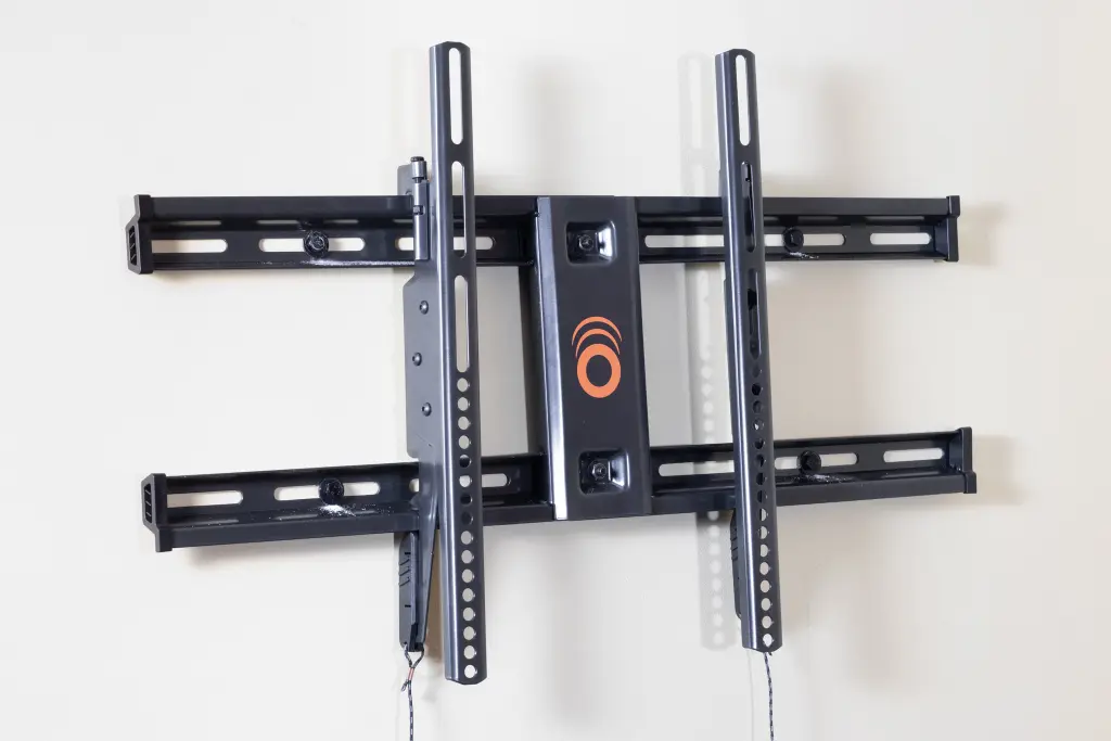 Corner TV mounting solution with articulating bracket in living room